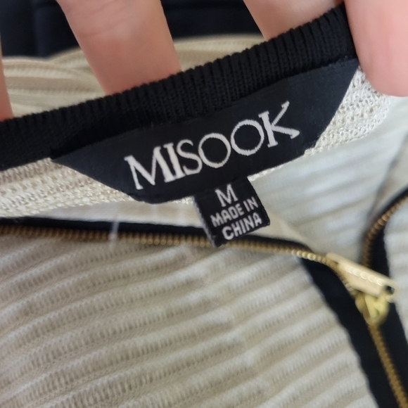 Mosook Beige Knit Sweater Cardigan Zip Size Medium - Picture 2 of 7